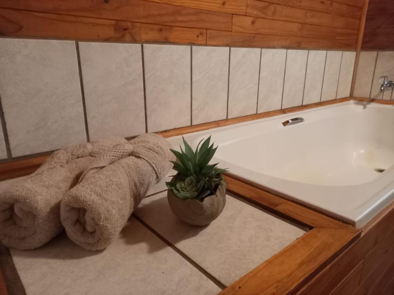 Koinonia Bush Lodge Hartbeespoort Exteriör bild